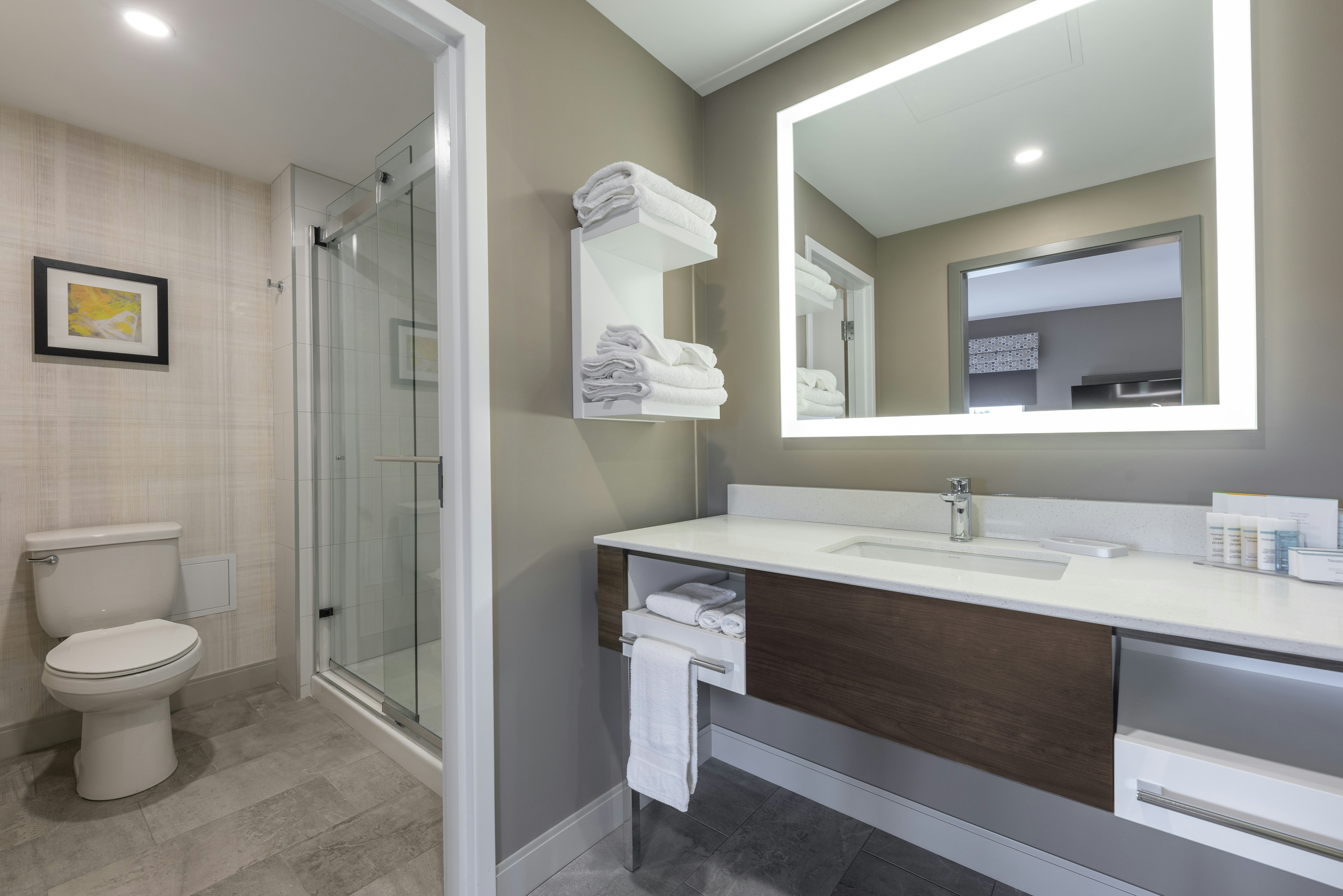 جناح استوديو بسرير كينج، Hampton Inn and Suites Charlottetown 2/2