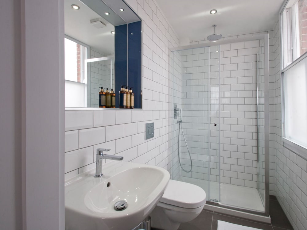 W12 ROOMS 11/58