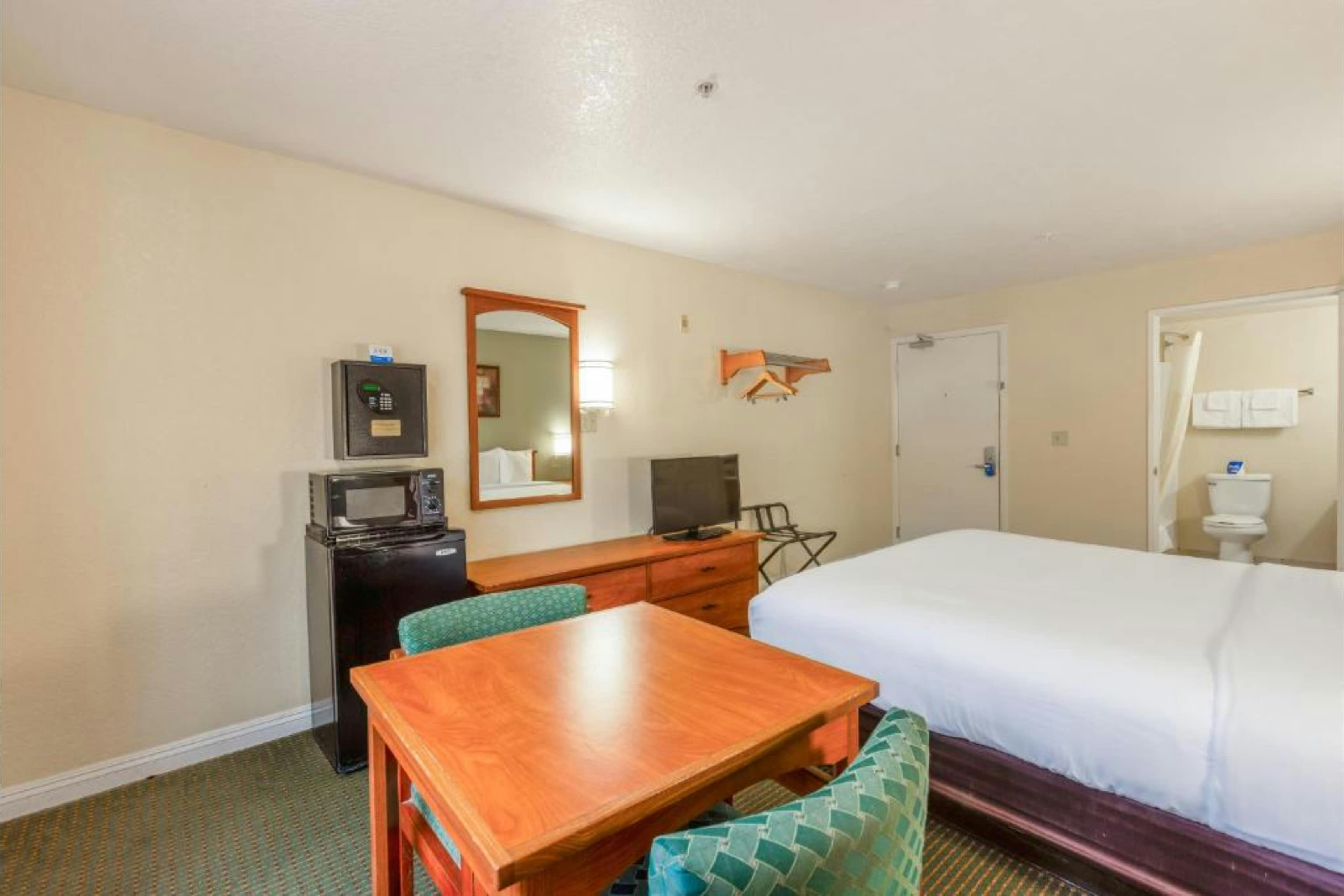 Hotel Avenida, San Clemente Beach 18/33