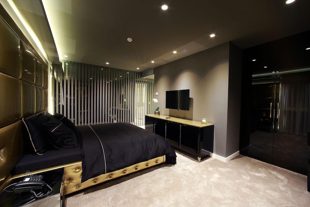 Hotel 9 33/41