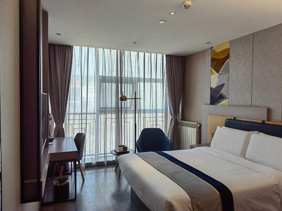 Homeinn Selected (Nantong Renmin Middle Road Dongjing International) 12/38