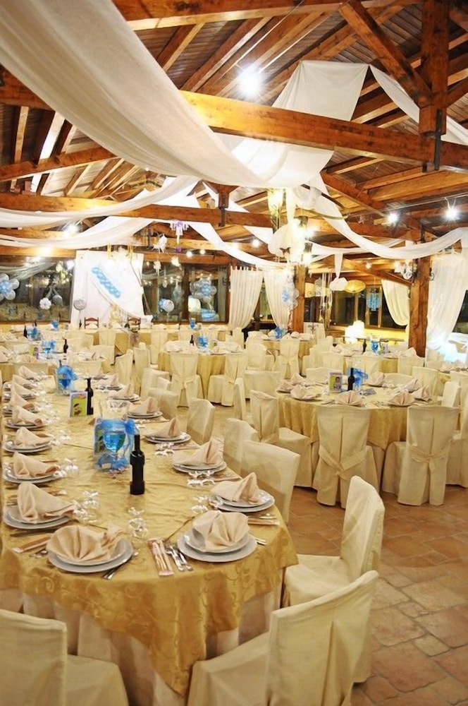 restaurant cafeteria