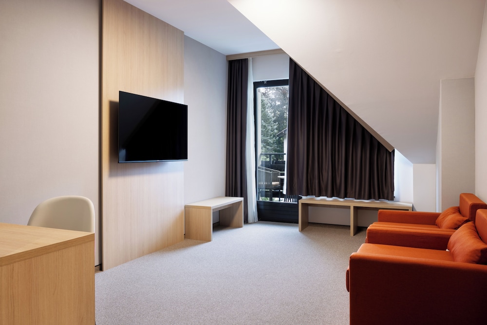 Hotel Kompas 28/48