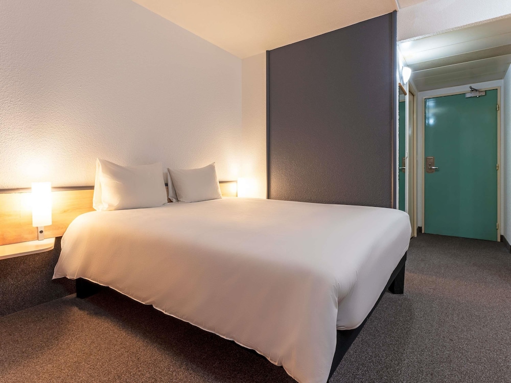 Ibis Paris Pantin Eglise 23/49
