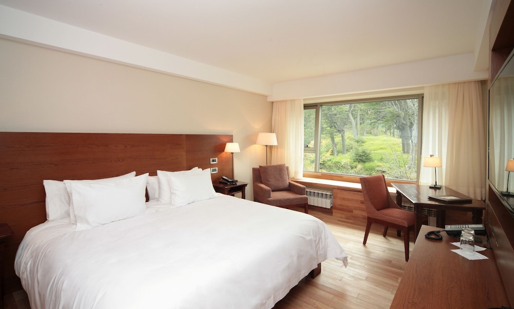 Superior, Triple, 1 King and 1 Single Beds, Valley View