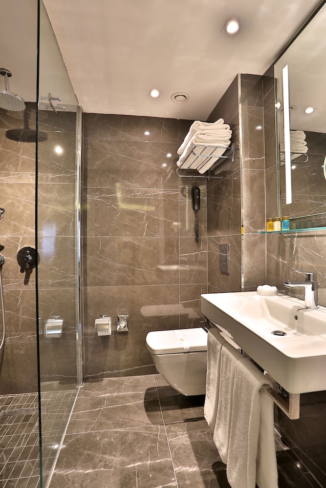 AHC Old City Hotel 24/70
