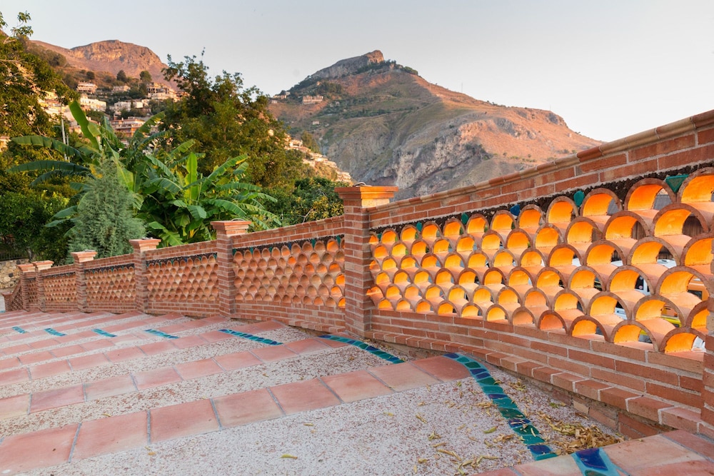 Medea Residence 28/38