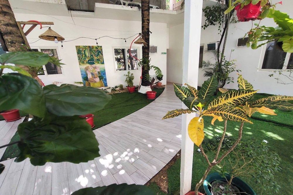 Boracay Backpackers 43/68