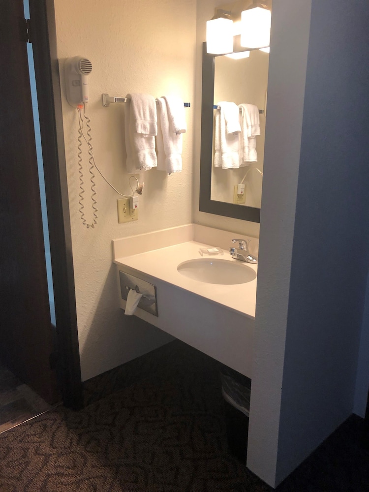 Carrollton Inn 42/43