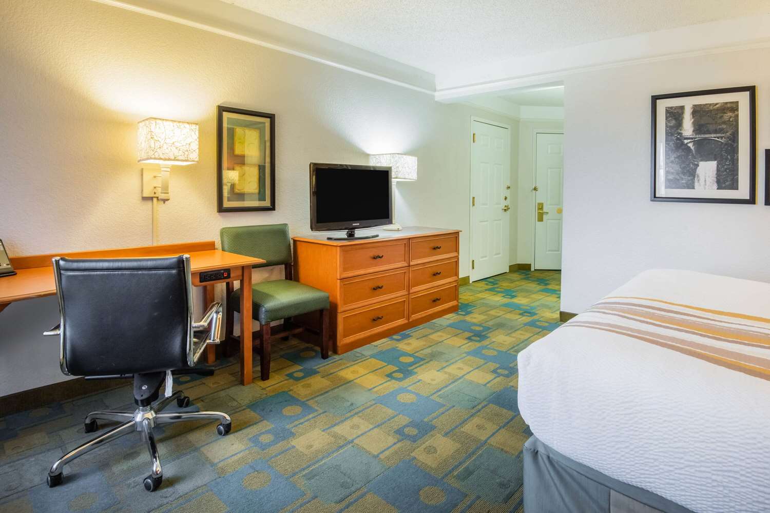 La Quinta Inn & Suites by Wyndham Colorado Springs South AP 14/33