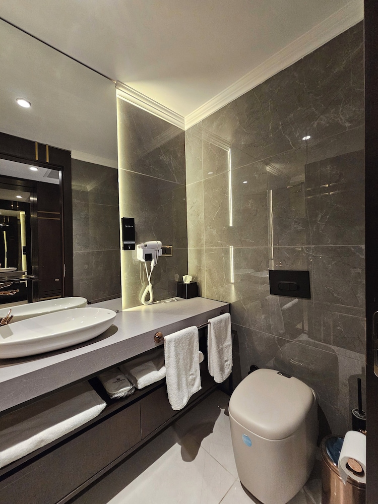 Asur Imperial Hotel 34/38