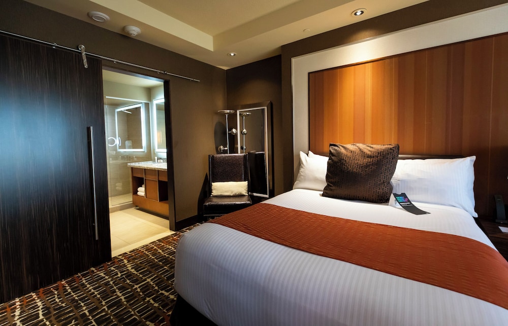Tower, Spa, King Bed