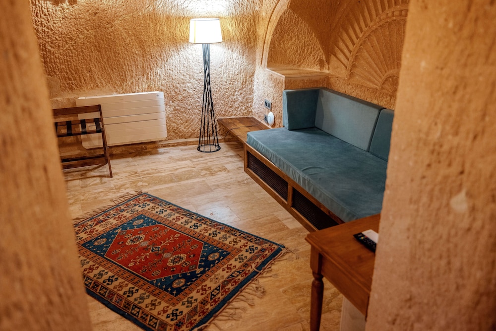 Misty Cave Hotel 33/50