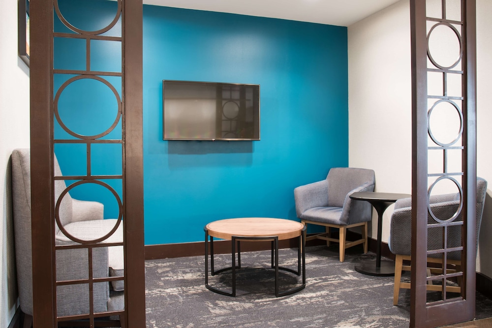 Hyatt Place Minneapolis/Eden Prairie 49/68