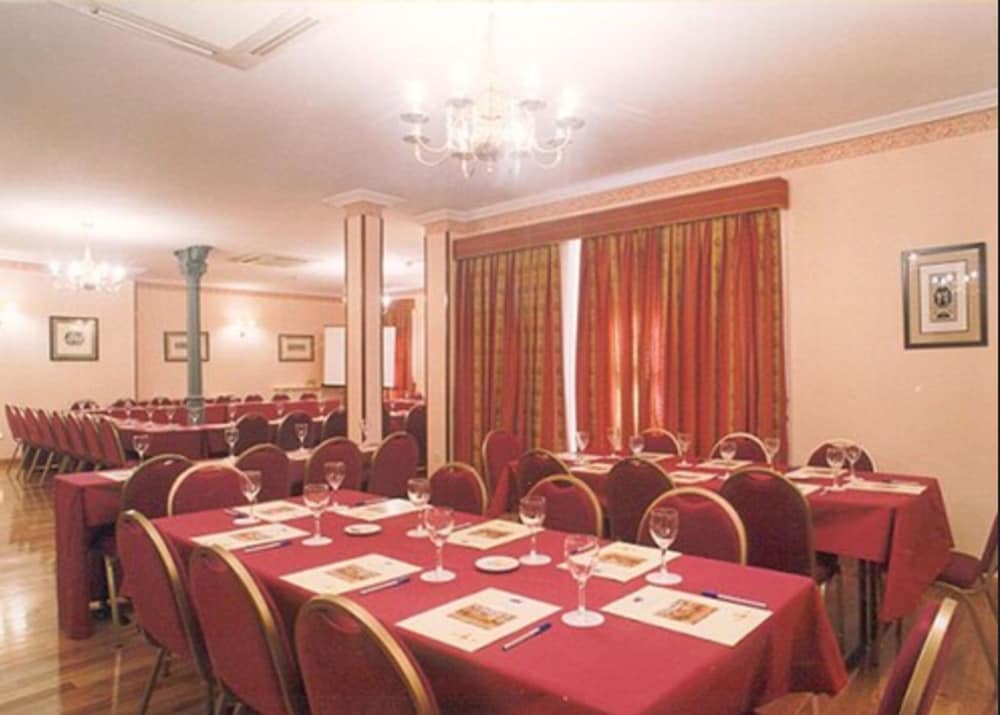 Infanta Isabel Hotel 55/64