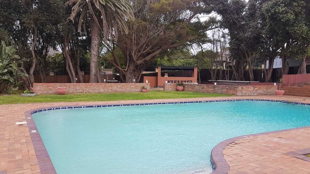 Wilderness Beach Hotel 38/65
