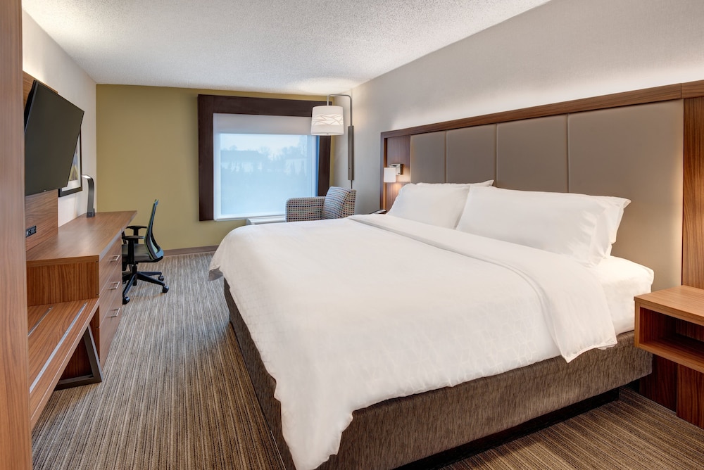 Holiday Inn Express & Suites West Long Branch - Eatontown 15/74