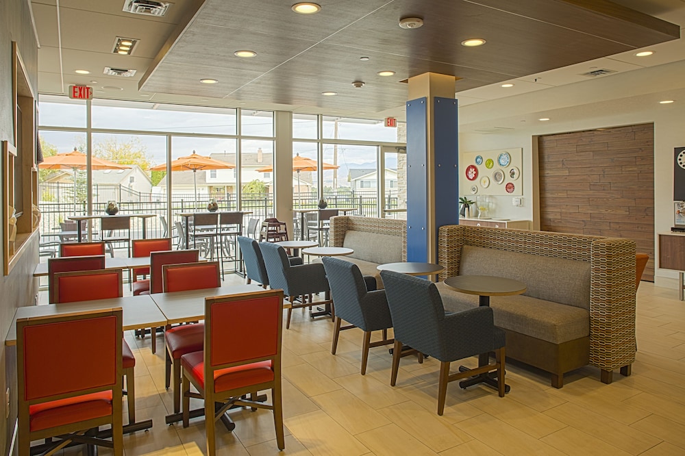 Holiday Inn Express Suites Boise Airport 50/80