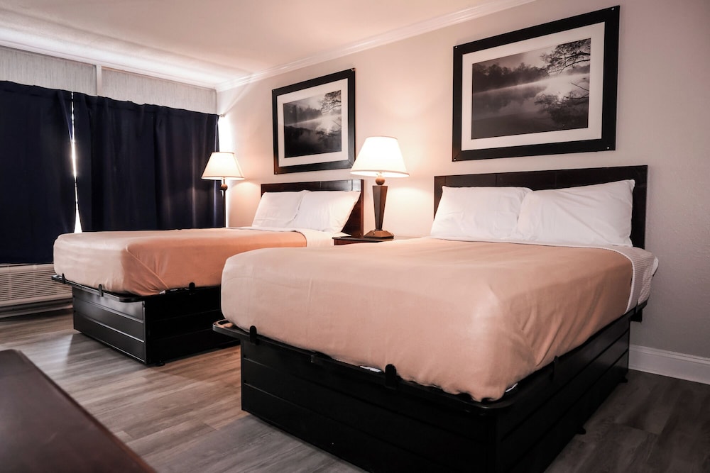 Riverside Inn & Suites by OYO Danville Ceaser Casino 32/68