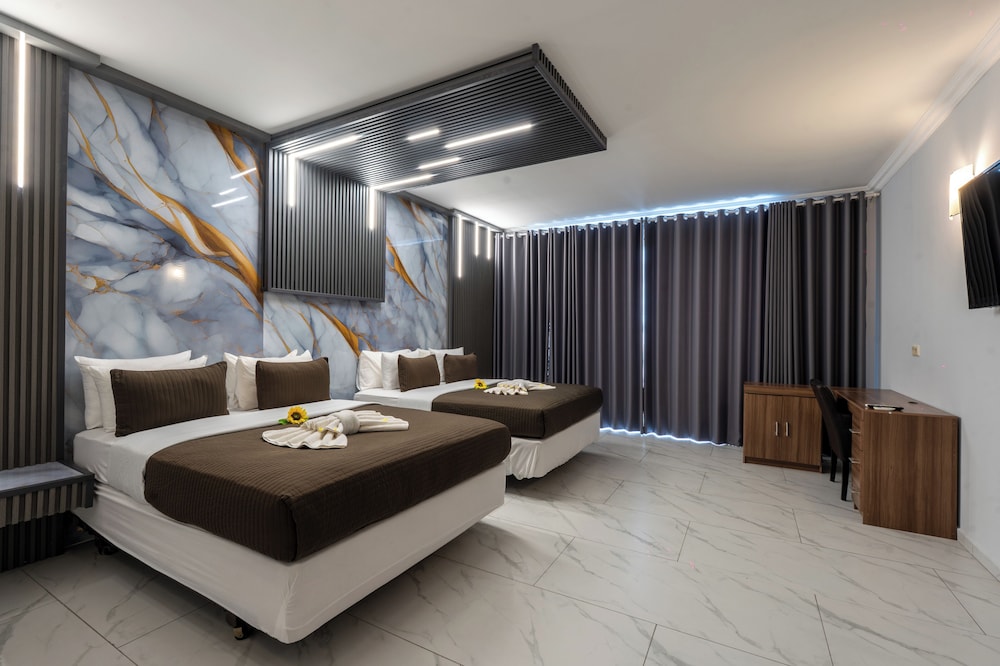 Elegance Hotel & Casino 9/50