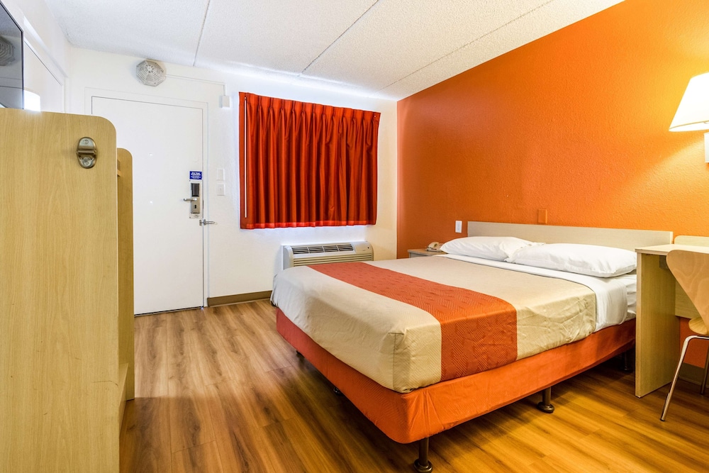 Motel6 Tempe, AZ – Phoenix Airport – Priest Dr 22/43