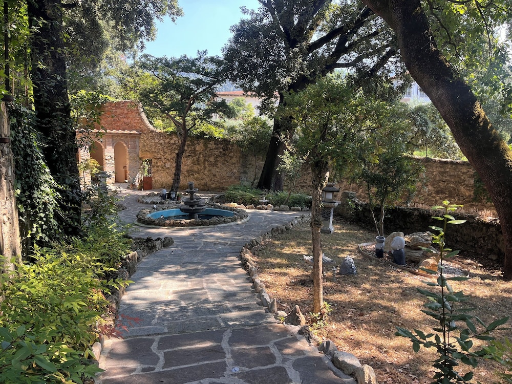 Fantastic Garden Hotel 26/50