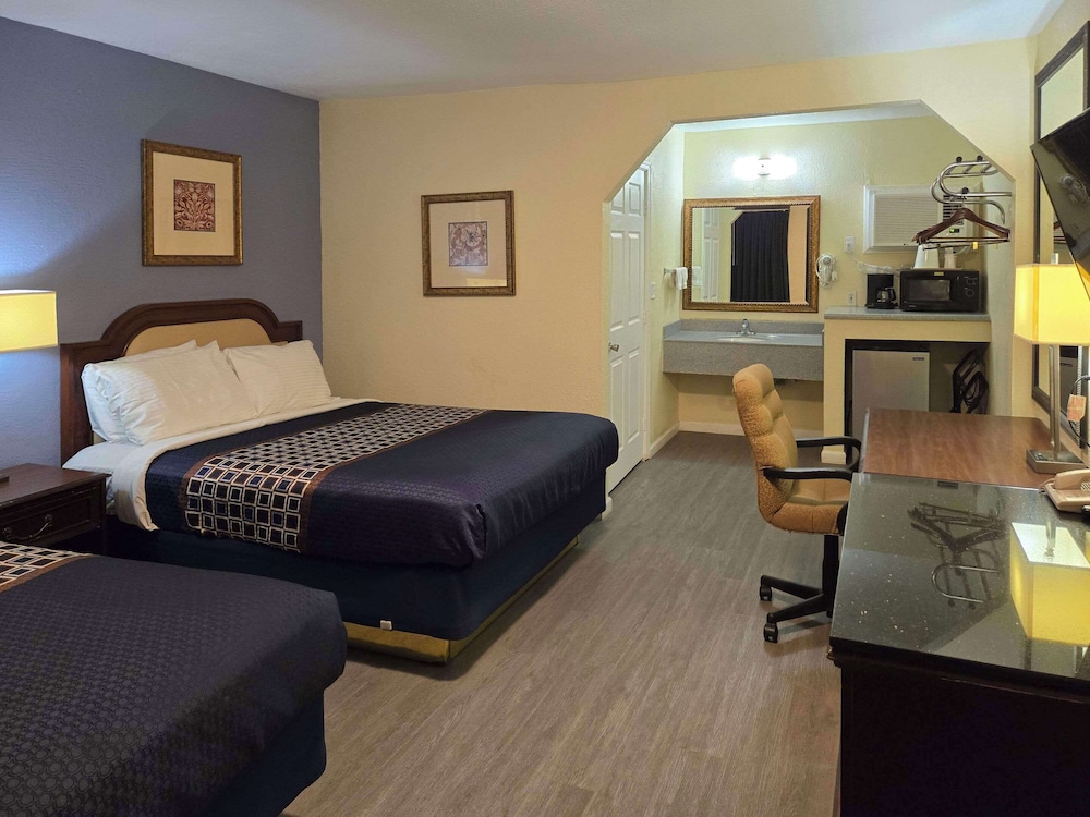 غرفة قياسية بسريرين مزدوجين، Rodeway Inn & Suites Blythe I-10, CA 5/10
