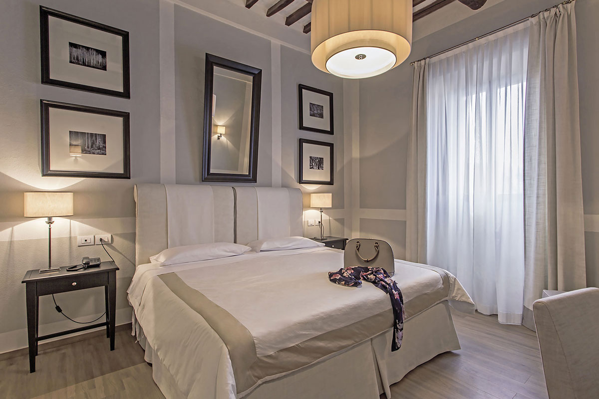 DELUXE, DOUBLE BED