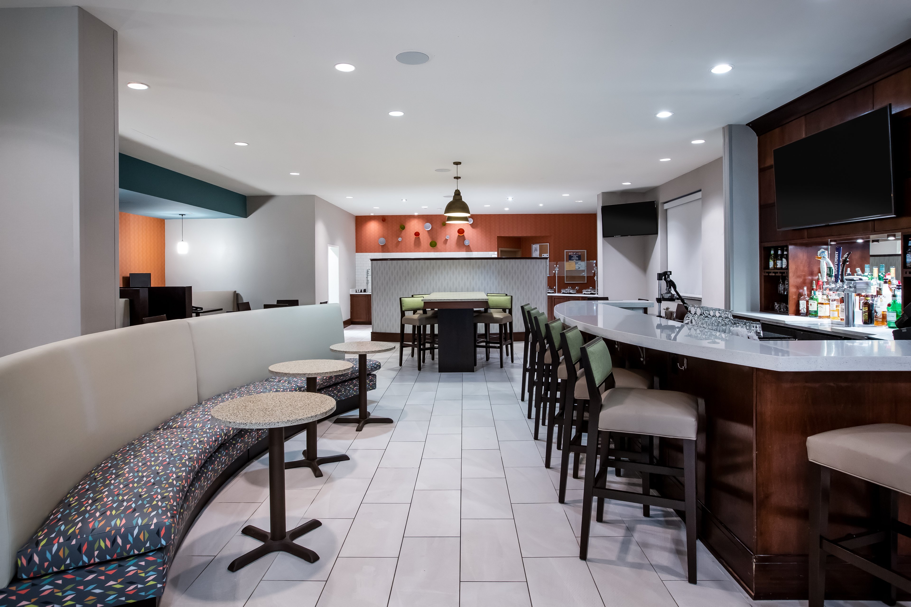 Holiday Inn Gulfport Airport 34/46