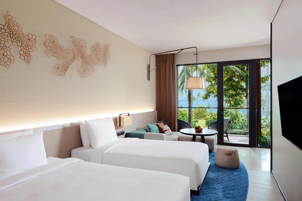 ROOM, TWIN BEDS, PARTIAL OCEAN VIEW