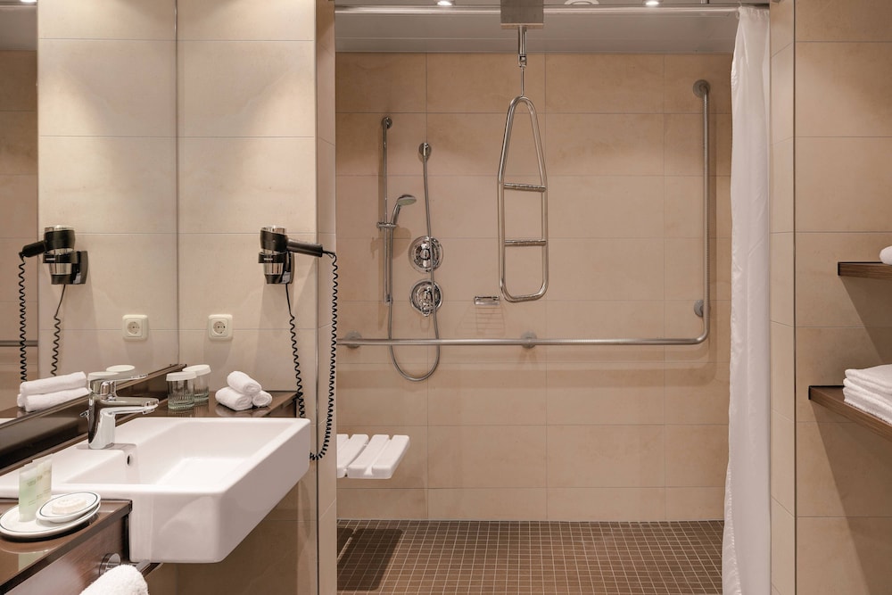 Courtyard By Marriott Linz 10/55