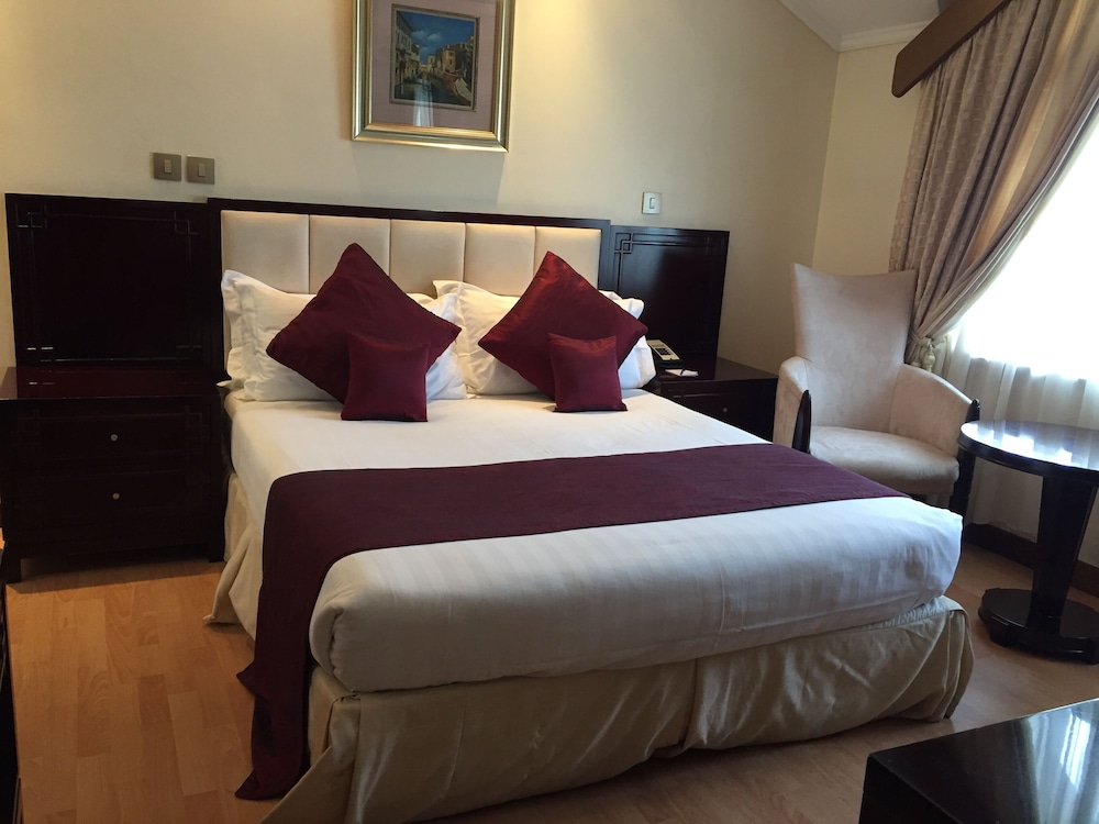 JUNIOR SUITE, DOUBLE BED, 2 BATHROOMS