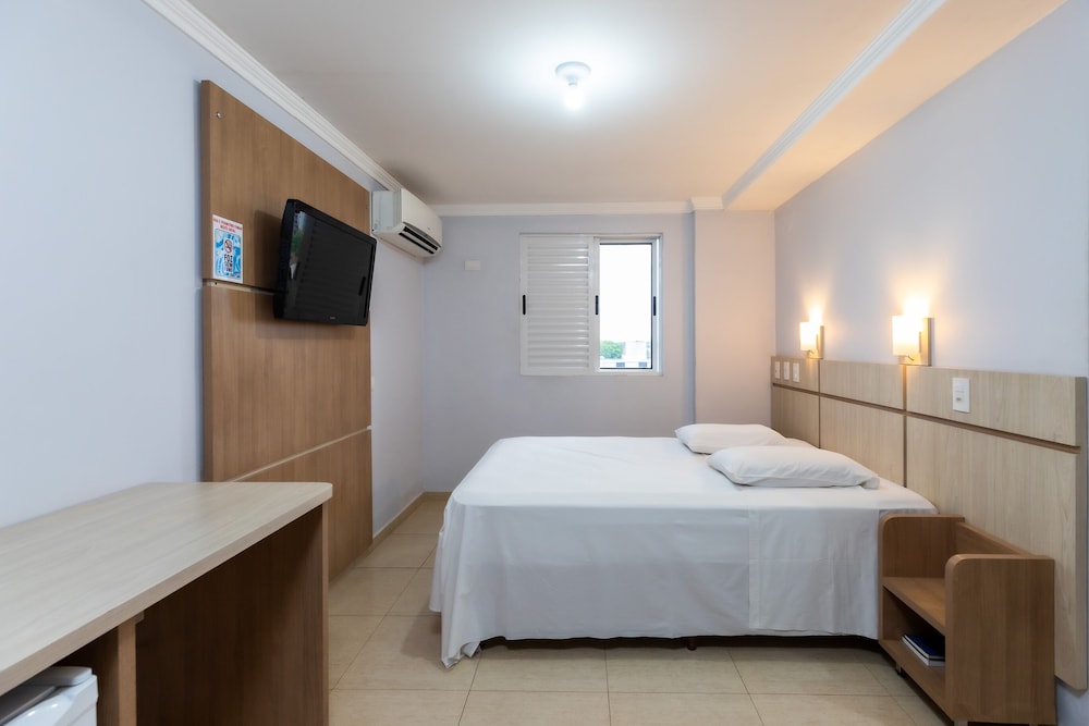 ROOM, DOUBLE BED