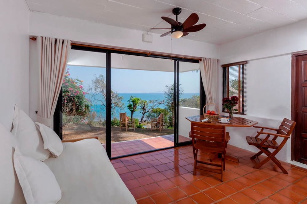 Baan Khunying Villa Secluded Phuket Beachfront 10/40