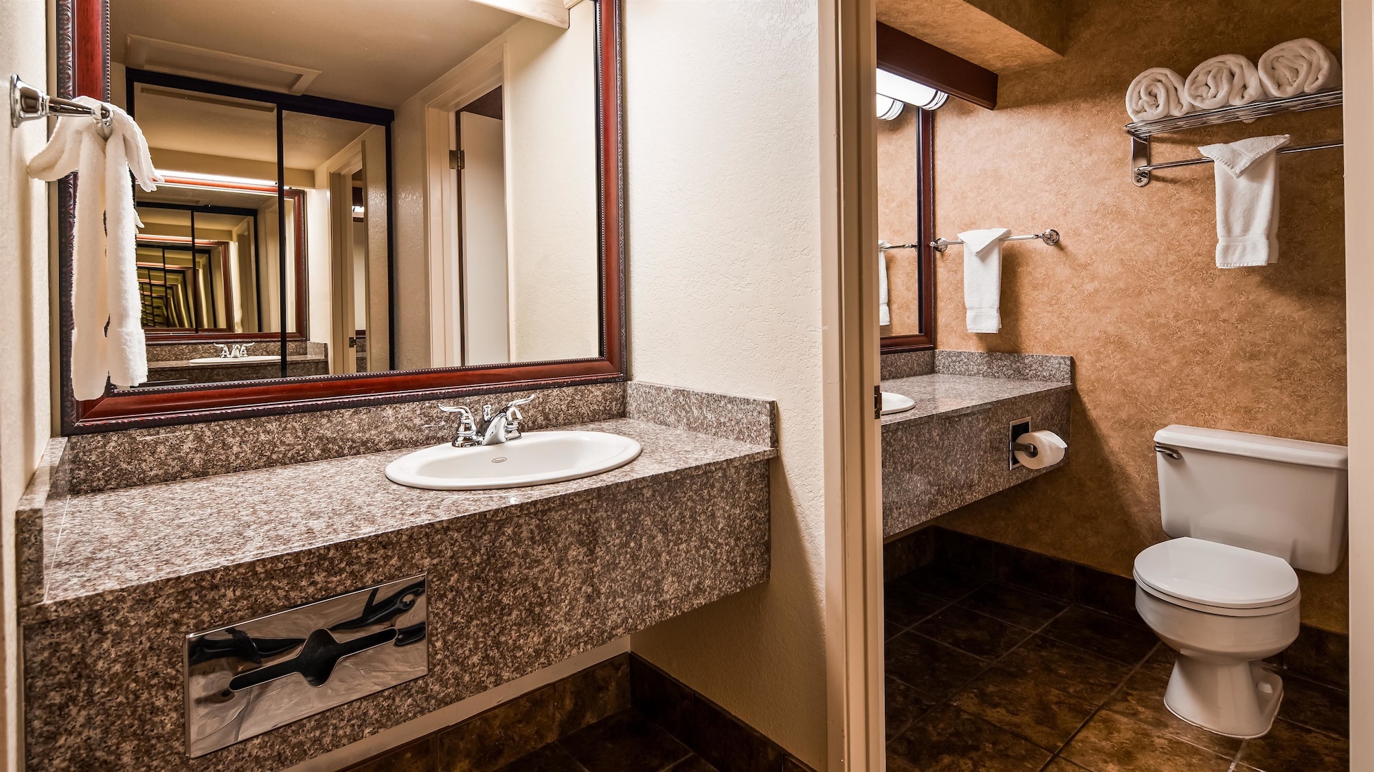 جناح بسريرين كوين بمنطقة جلوس بمطبخ، Best Western Plus Humboldt House Inn 2/2