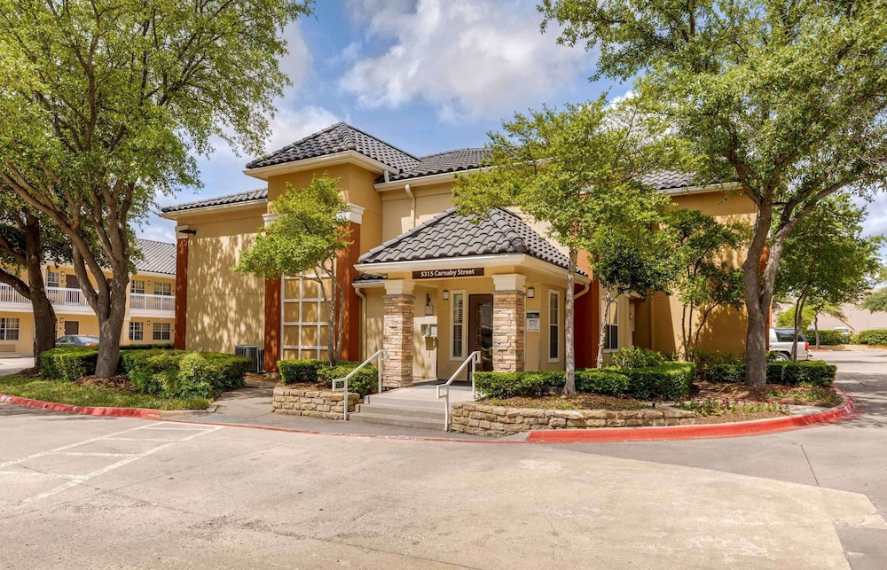 Suburban Studios Irving - Las Colinas 4/70