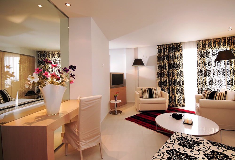 Ilio Mare Beach Hotel by GHH 36/75