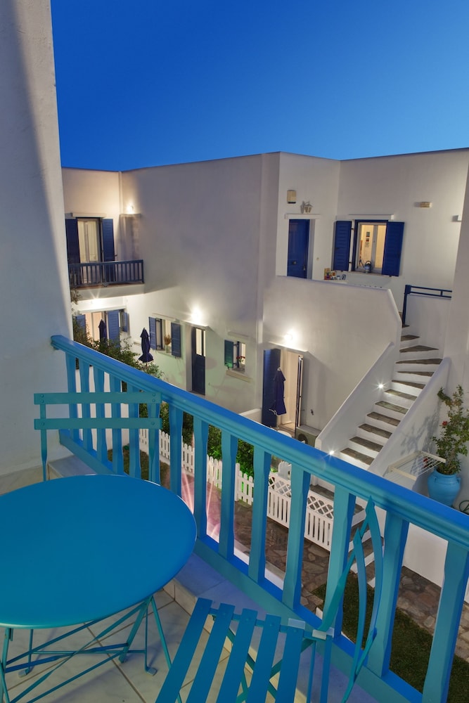 Tinos Aqua Palazzo 8/71