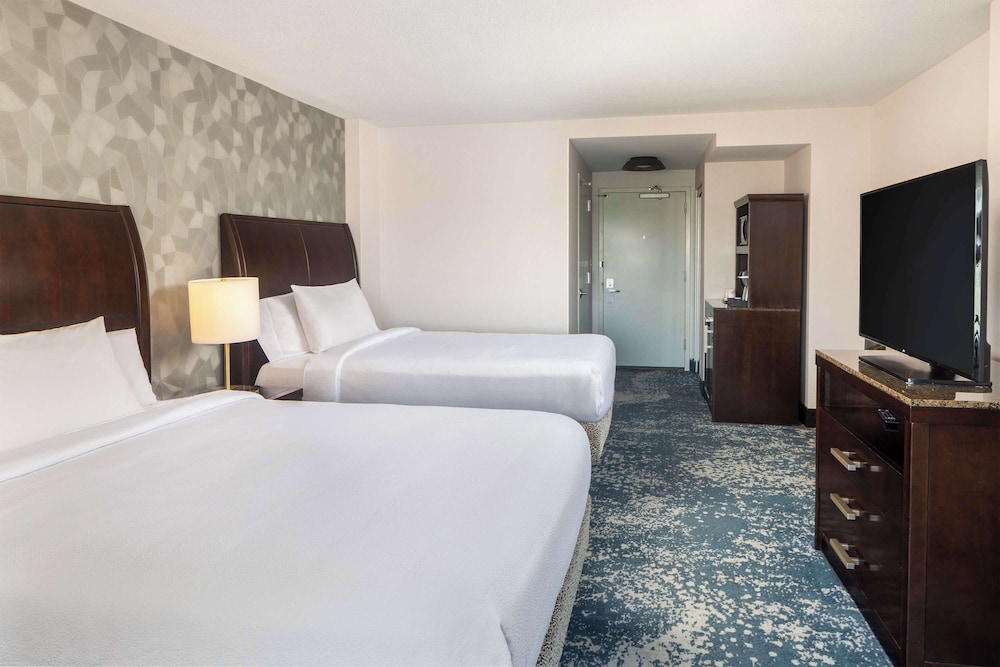 Evolution, 2 Queen Beds