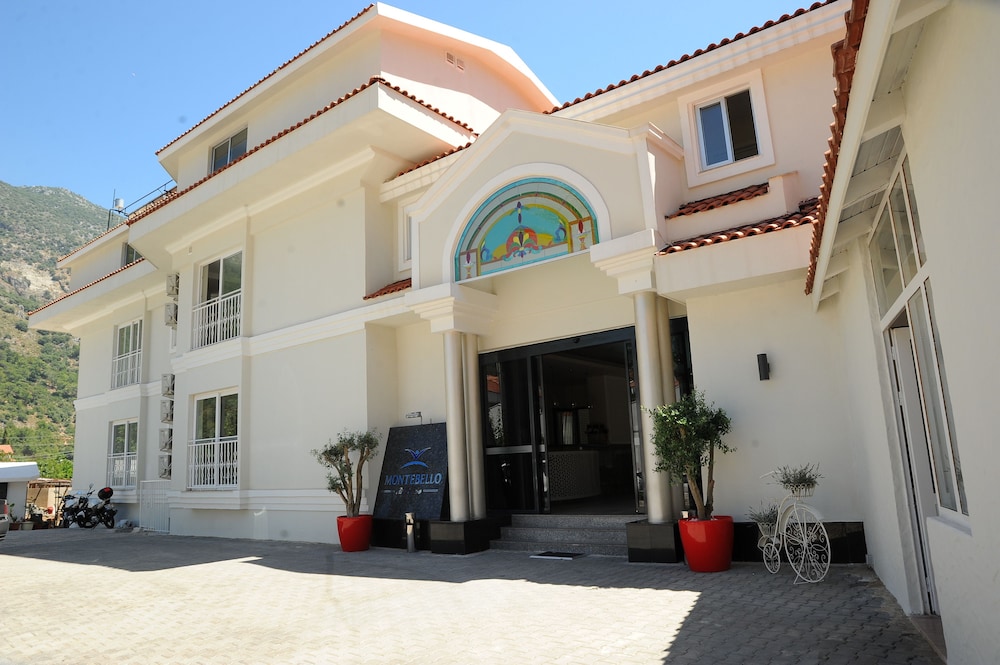 Montebello Deluxe Hotel 45/49