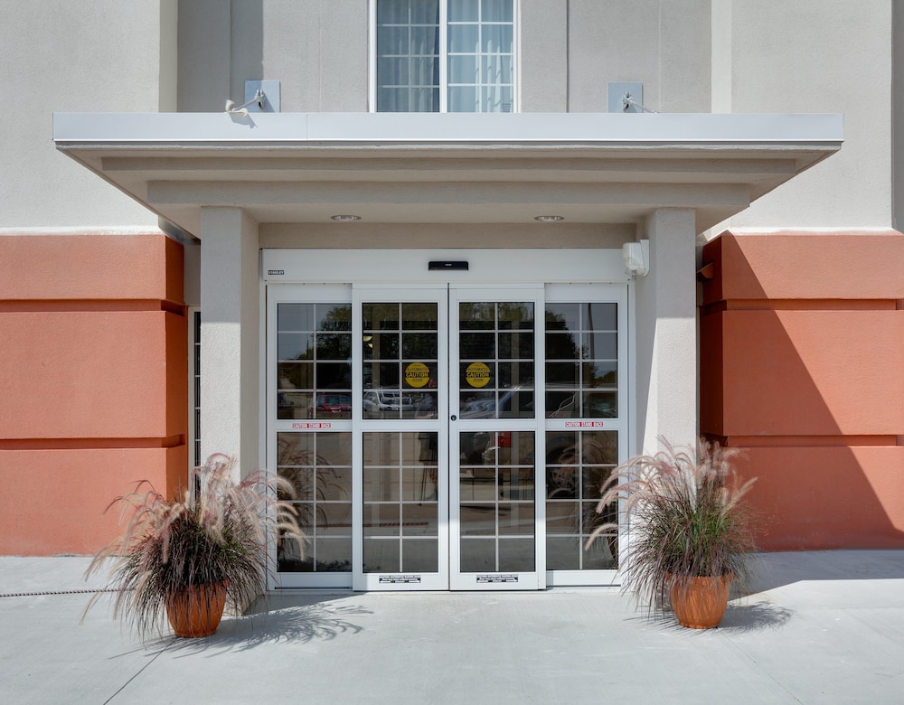 Candlewood Suites Salina 1/49