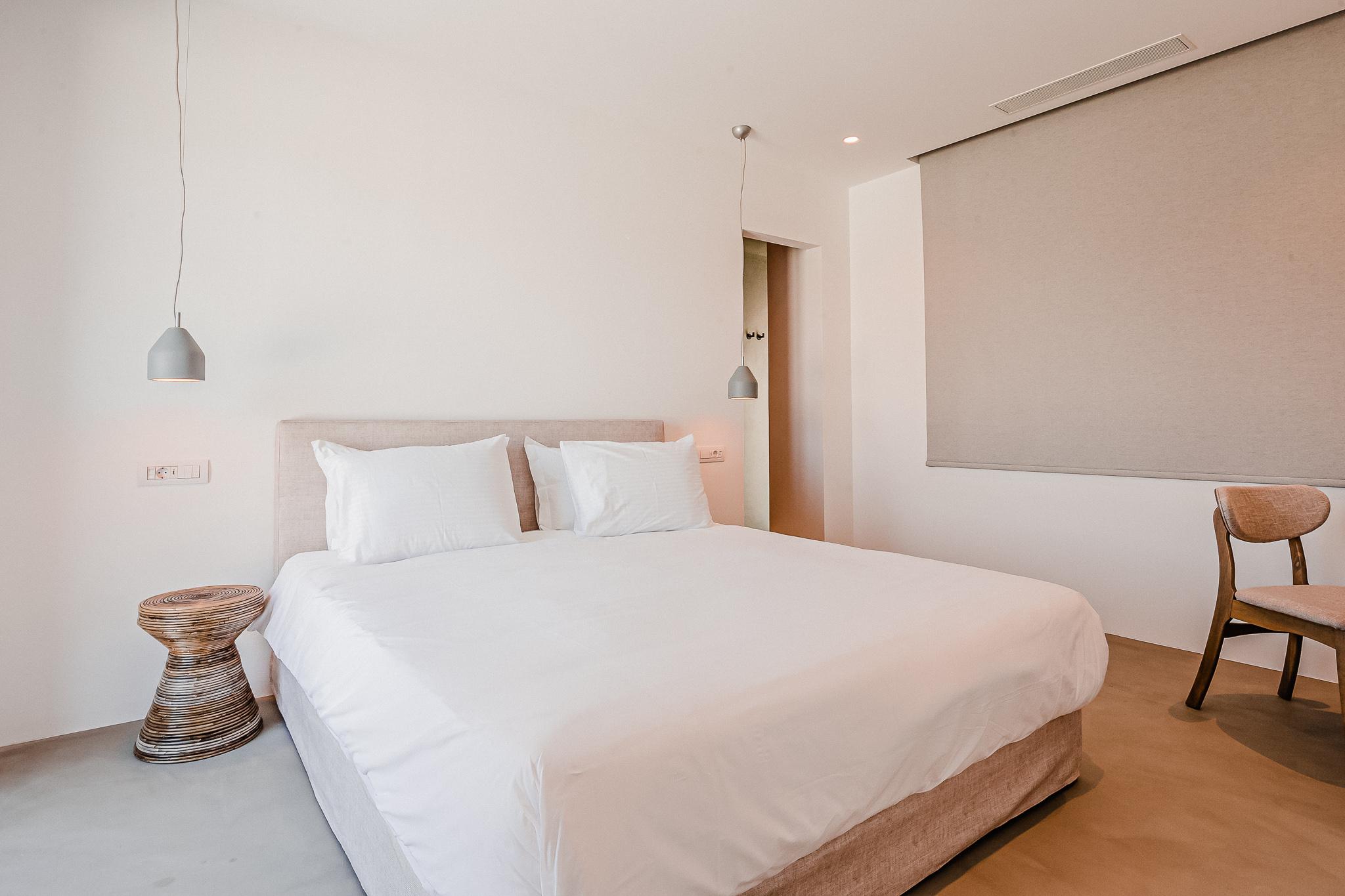 2 Bedrooms, Suite, Patio, Pool Access