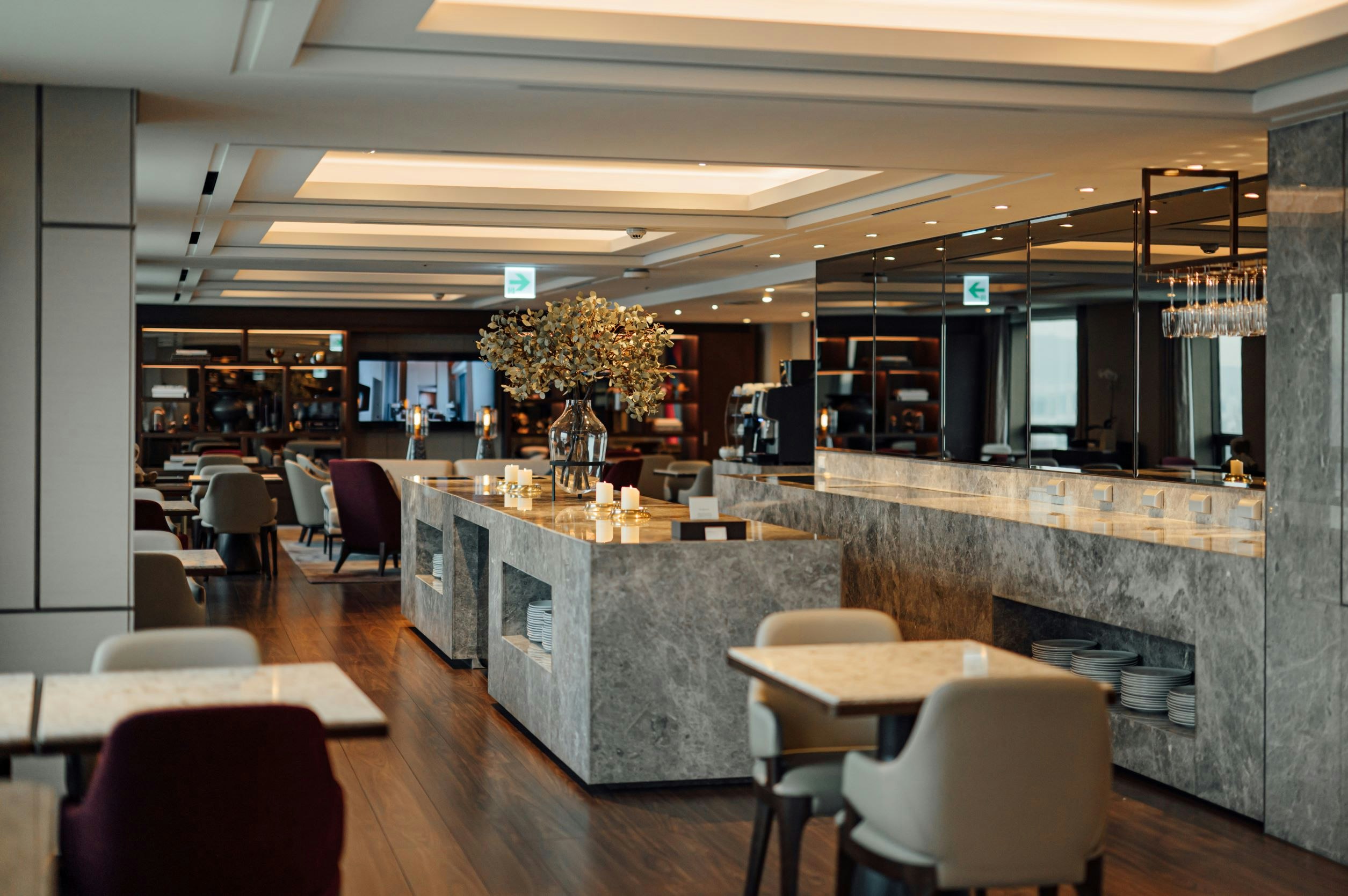 Lotte Hotel World 56/67