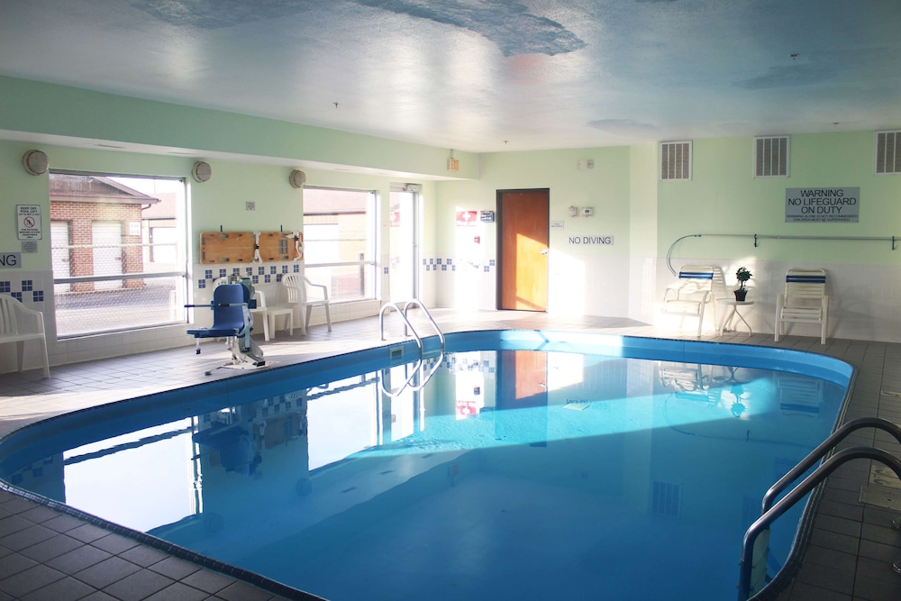 Wingate by Wyndham Marion 2/10