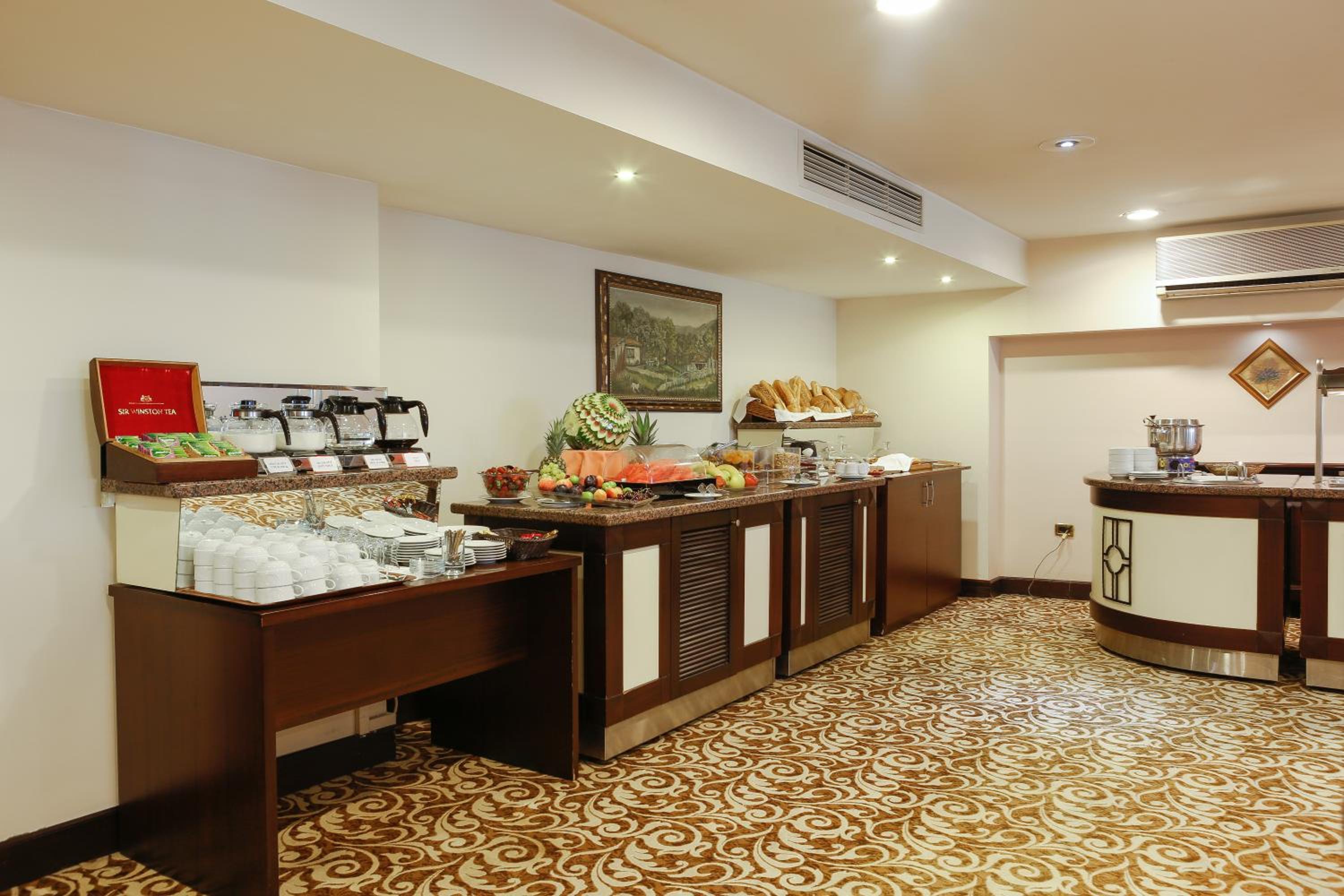 CENTRAL HOTEL 47/50