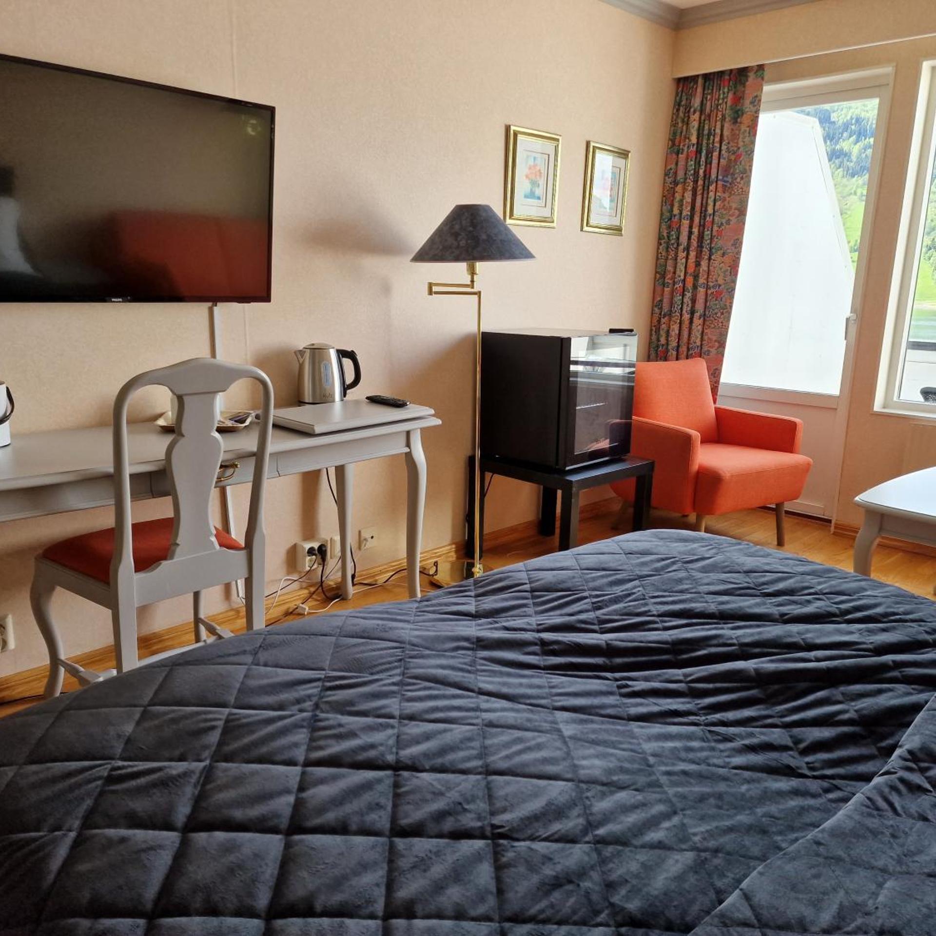 Olden Fjordhotel 38/50