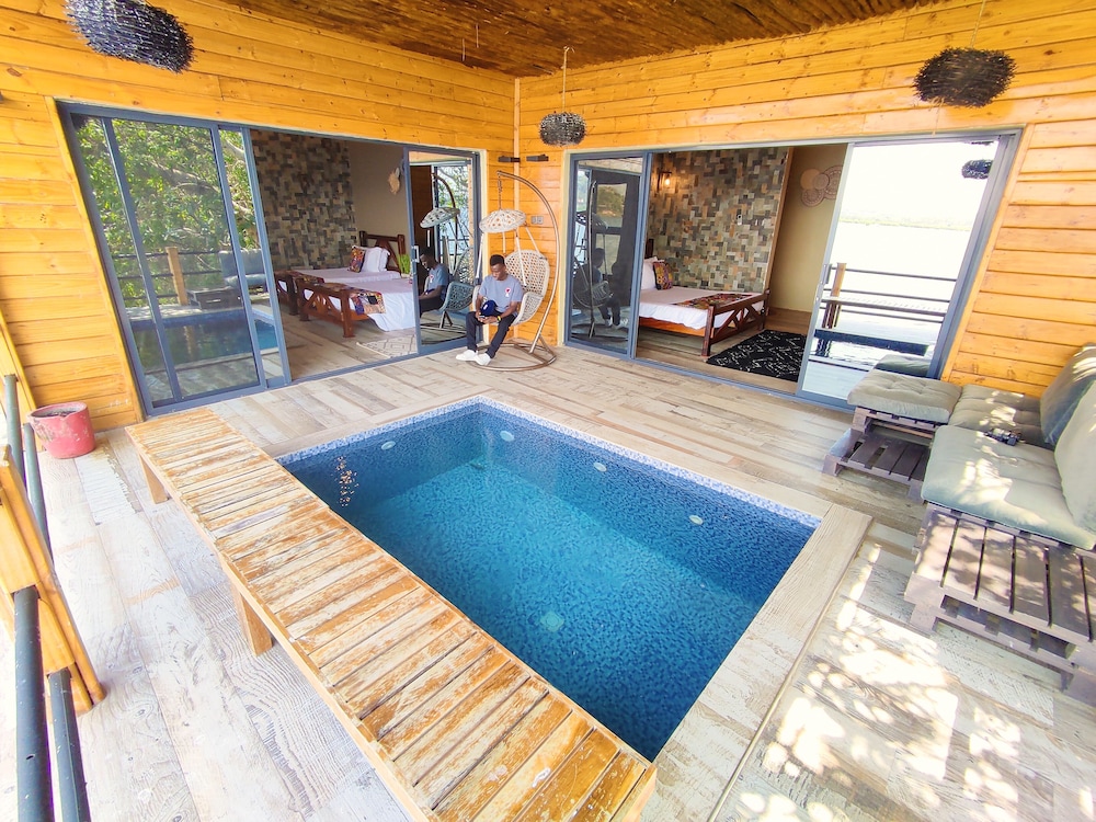 WAG HILL LODGE AND SPA 34/81