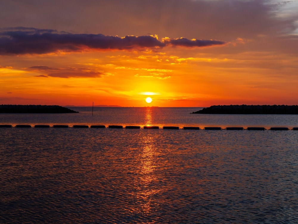 Sunset Beach Hotel 49/55