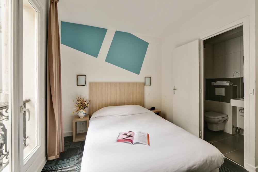 ROOM, DOUBLE BED