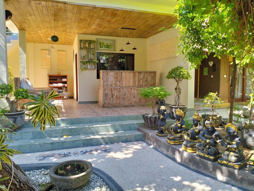 Amed Harmony Cafe And Bungalows 12/68